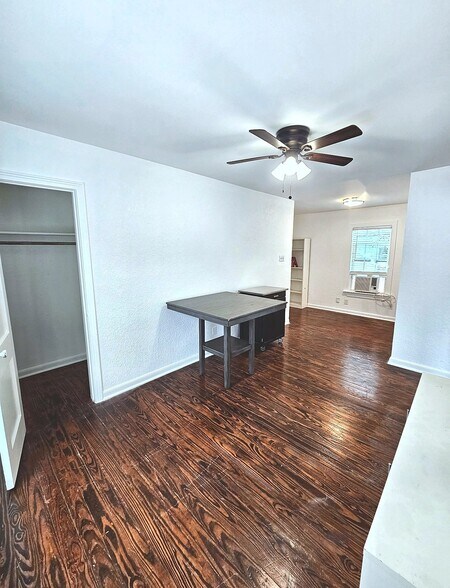 Building Photo - 4305 Polk St