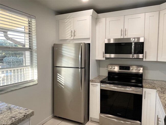 Building Photo - 2423 NW 89th Dr