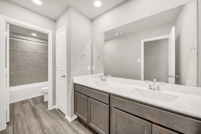 Building Photo - Welcome to this beautifully maintained 2-s...