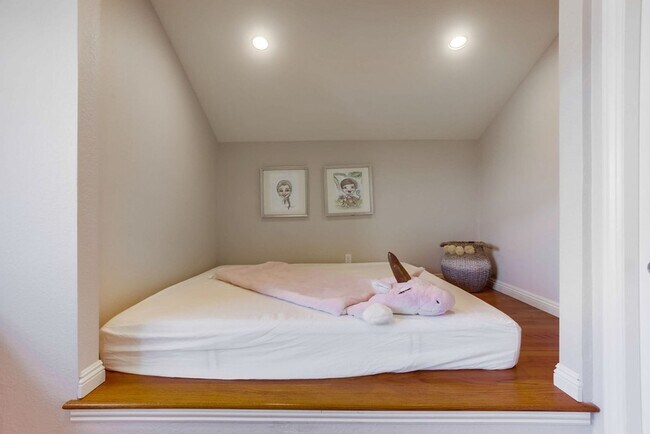 Building Photo - Stunning 4 Bed, 3 Bath Home on Cul-de-Sac in Scripps Ranch - No Pet Allowed
