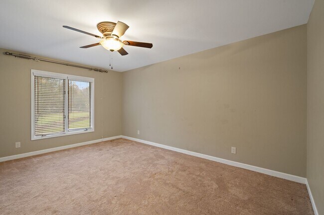 Building Photo - 3 Bedroom, 2.5 Bath Condo on the Pebble Creek Golf Course