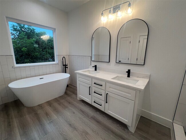 Building Photo - 7107 Foster St