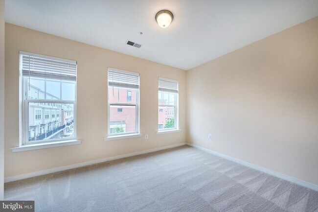 Building Photo - 256 Bluemont Branch Terrace SE