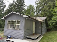 Building Photo - Two Bedroom One Bathroom House for Rent wi...