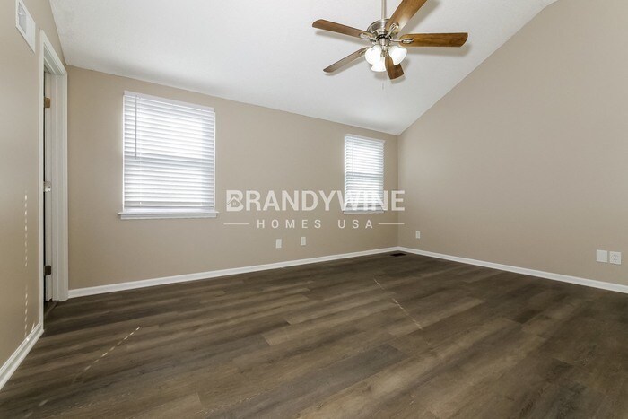 Building Photo - 6623 NW Sioux Dr