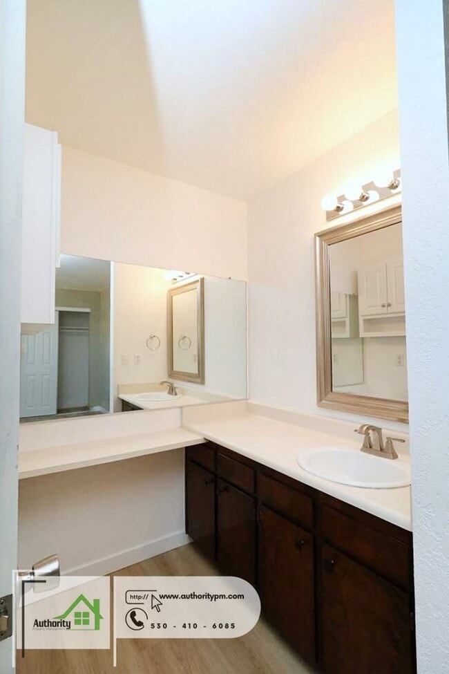 Building Photo - 2452 Capella St