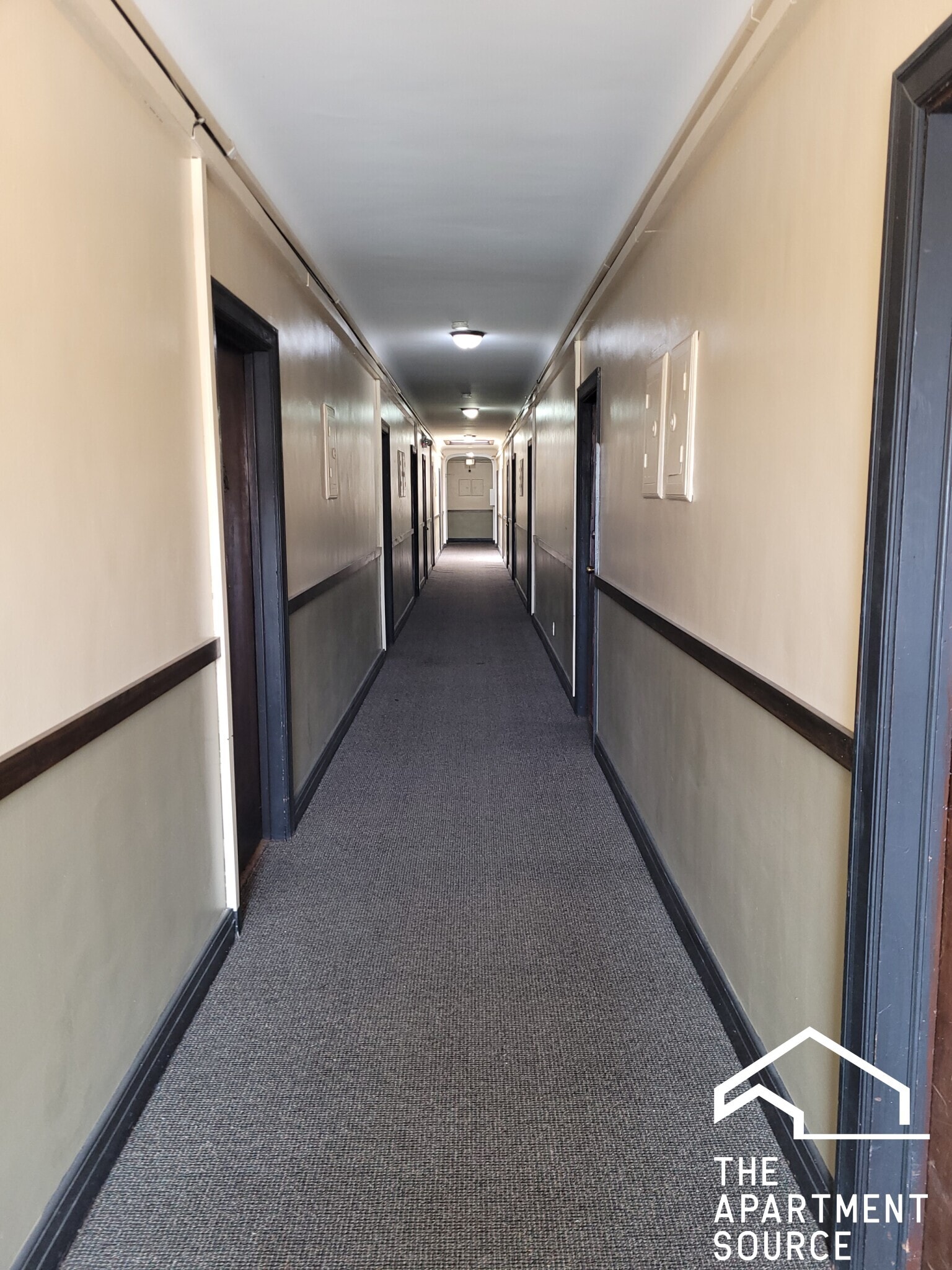 Building Photo - 948 W Cuyler Ave