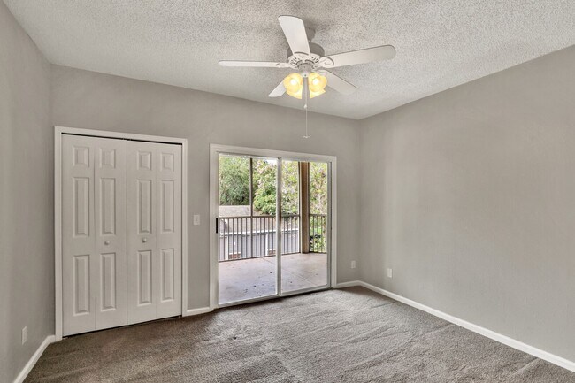 Building Photo - 3 bedroom/ 2 bathroom condo next to St Johns Town Center