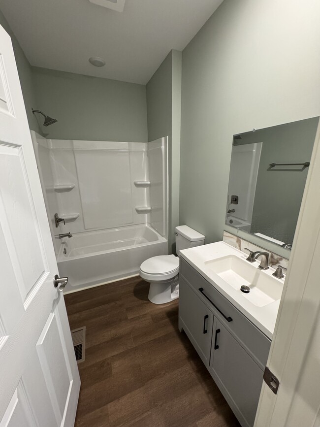 Building Photo - 260 Cedar St