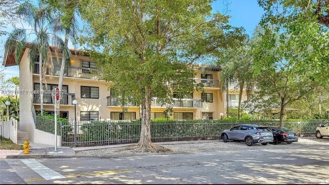 Building Photo - 5201 Orduna Dr