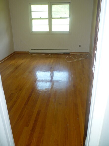 Building Photo - 15 Donna Dr