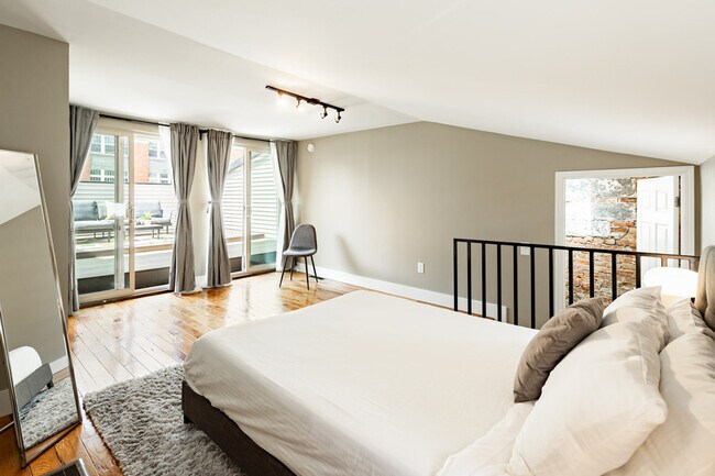 Building Photo - 1304 Broadway-ID1056031P