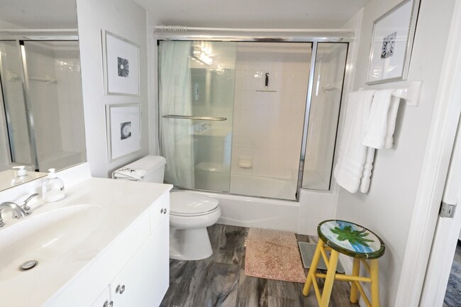 Building Photo - 3554 Ocean Dr