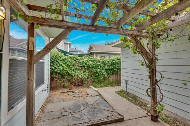 Building Photo - 2212 Melissa Oaks Ln