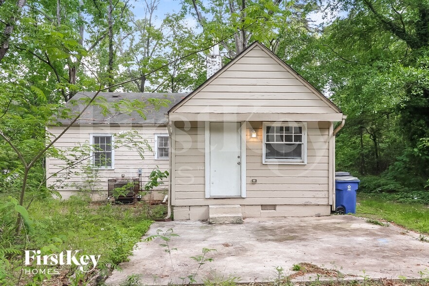 Building Photo - 2641 Sylvan Rd