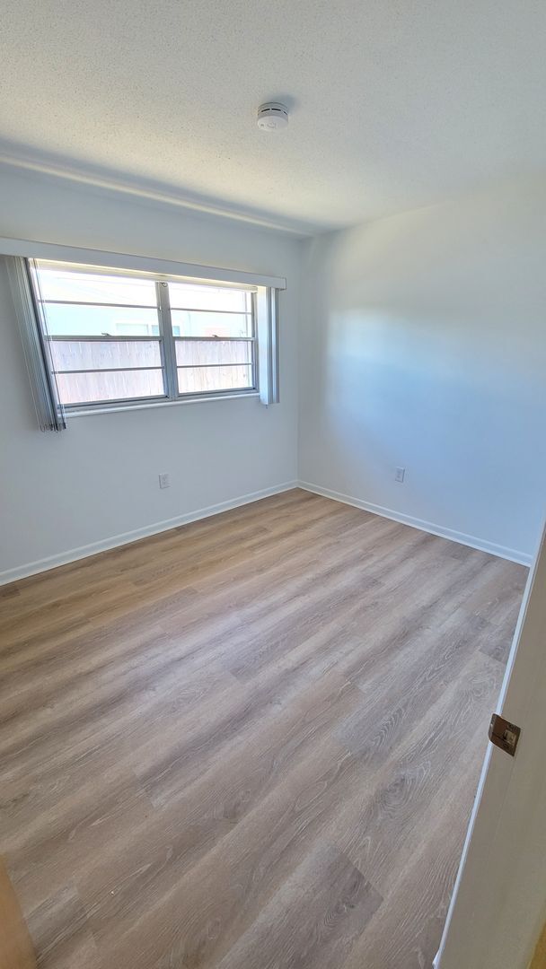 Building Photo - Beautiful Corner Lot Rental-Large 4 Bedroo...