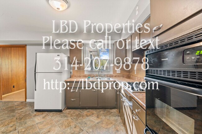 Building Photo - 490 St Marie St