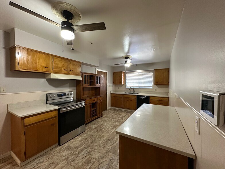 Building Photo - 5538 Rich Rd