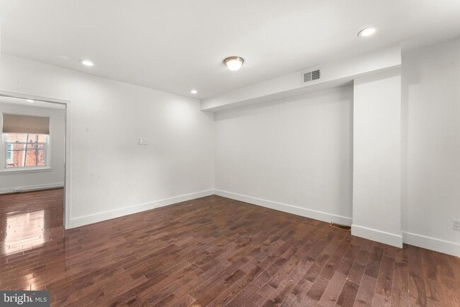 Building Photo - 1529 N Lawrence St