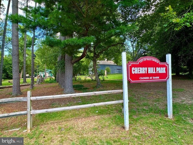 Building Photo - 411 Hampton Ct