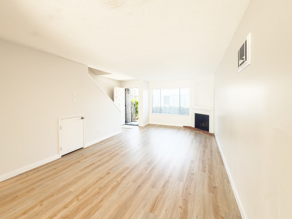 Building Photo - 4243 Tiberon Dr