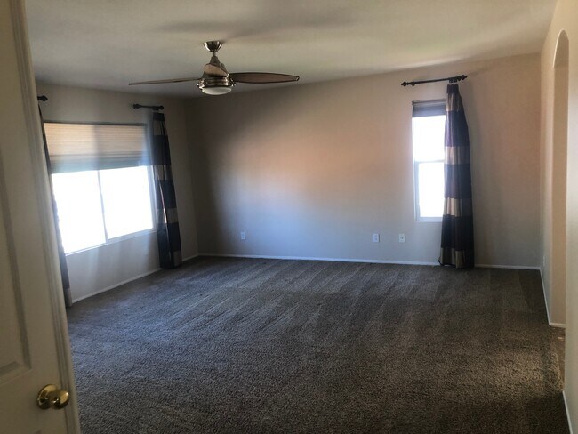 Building Photo - Chardonnay Hills 4 Bedroom