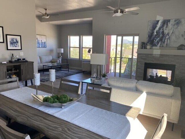 Building Photo - Flying Horse Luxury 4 Bed Townhouse with Mt. Views