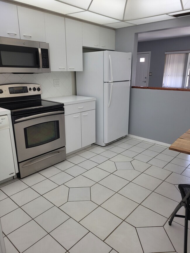 Building Photo - 1829 Towhee Ln