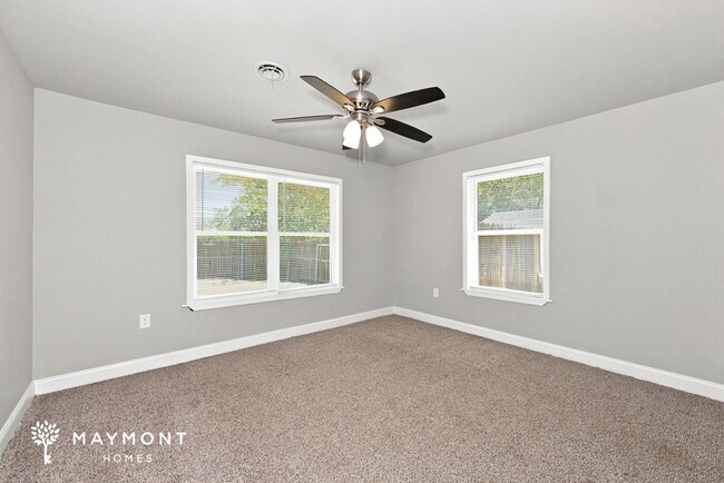 Building Photo - Inviting 3-Bedroom Cleburne Home with Fenced Yard
