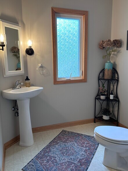 Building Photo - 442 Meadowridge Cir