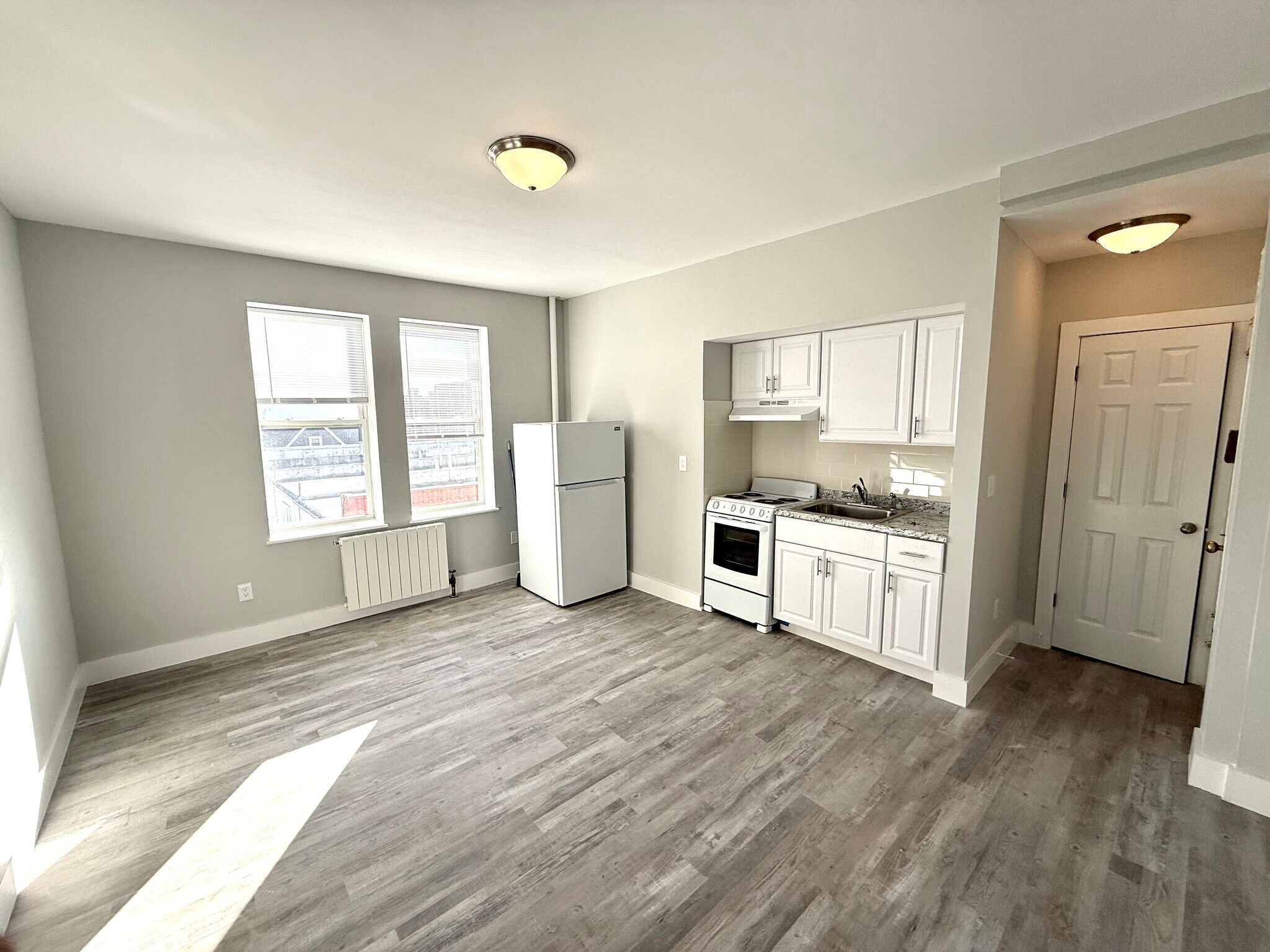 Building Photo - 237 E Broadway