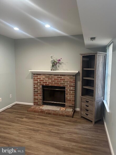 Building Photo - 326 Lancaster Square