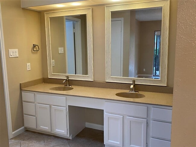 Building Photo - 7922 Ridgeline N