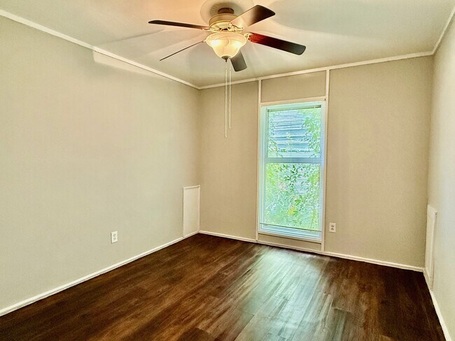 Building Photo - 1000 Heights Blvd