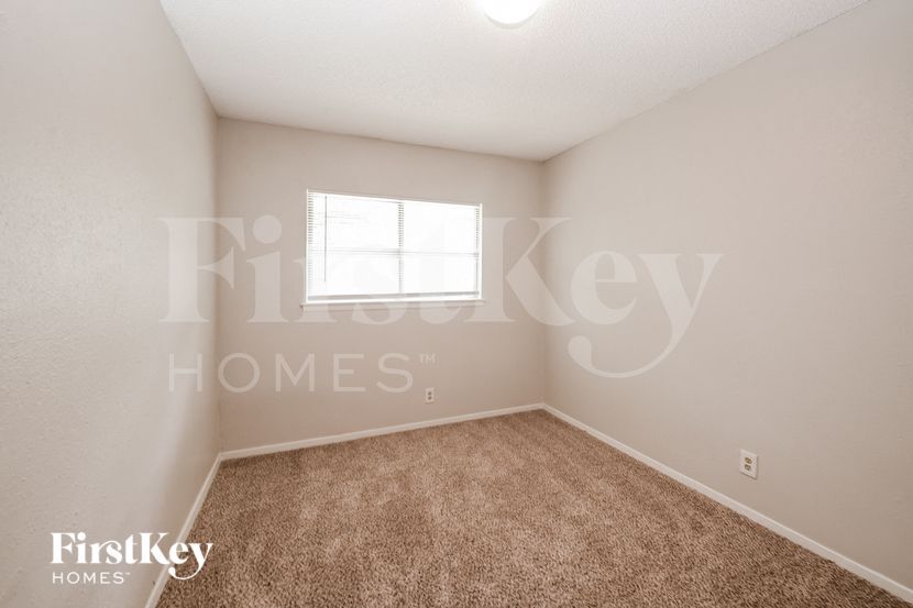 Building Photo - 702 Dana Dr