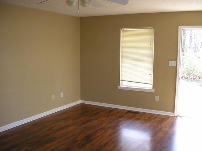 Building Photo - 4490 Woodstone Dr