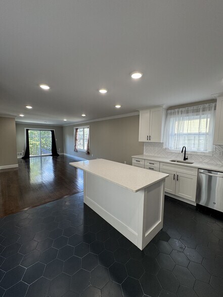 Building Photo - 515 Walnut St