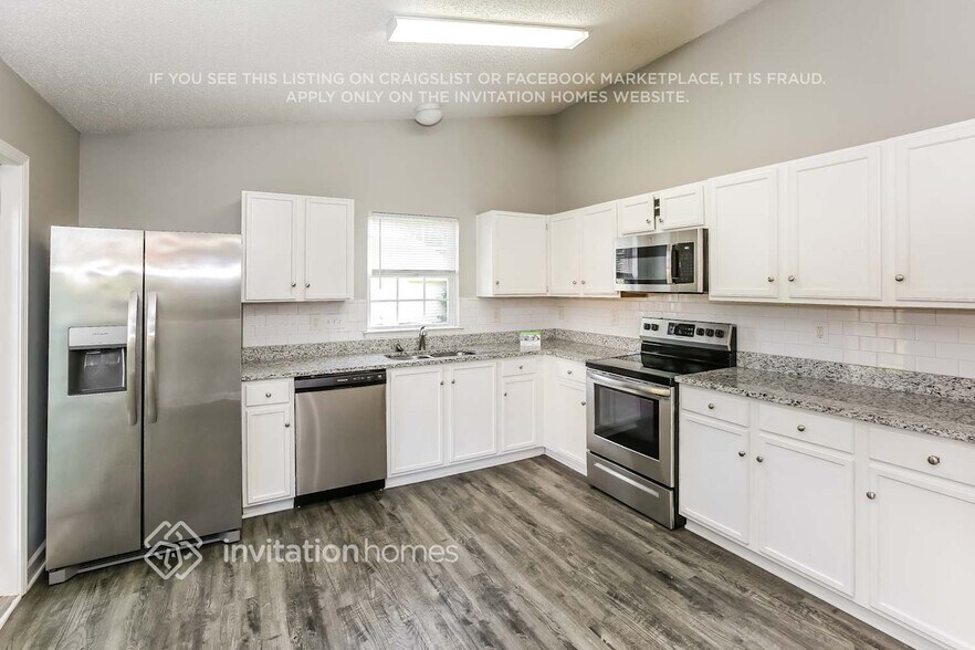 Building Photo - 916 Anchor Way NE