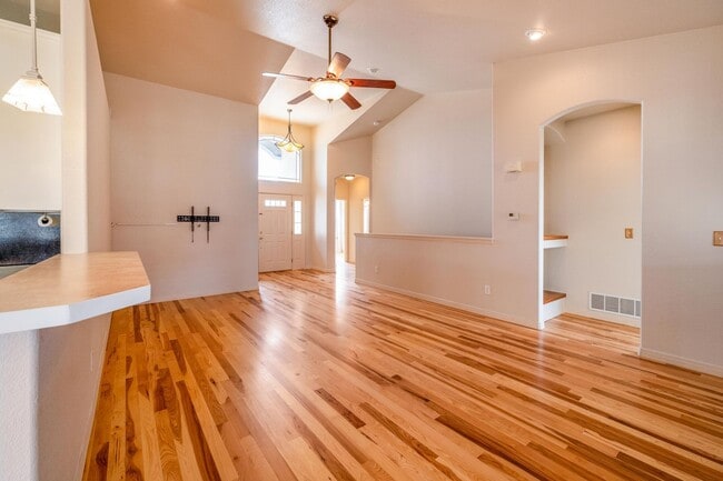 Building Photo - 5-bedroom, 3-bathroom home located in Windsor, CO.