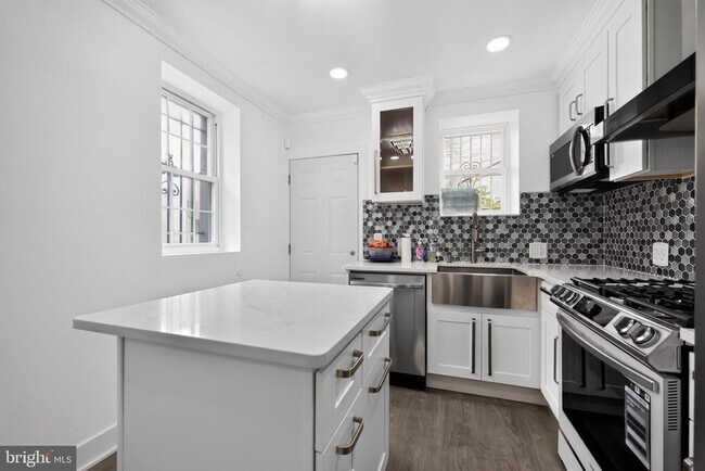 Building Photo - 807 N 42nd St