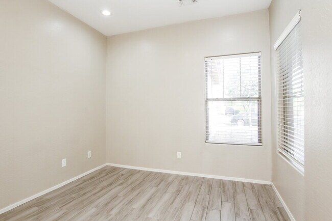 Building Photo - 13797 W Redfield Rd