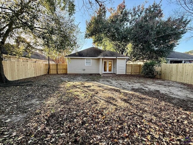 Building Photo - 126 Kensington Cir