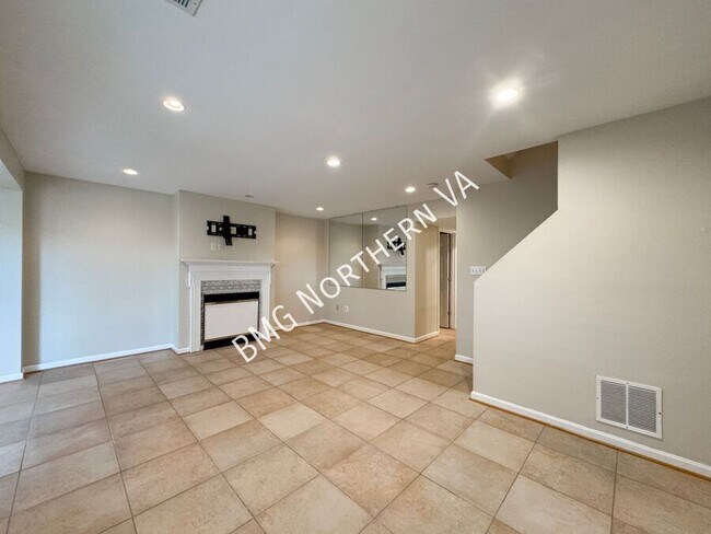Building Photo - 10230 Magnolia Grove Dr