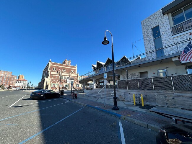 Building Photo - 1224 Monroe Ave