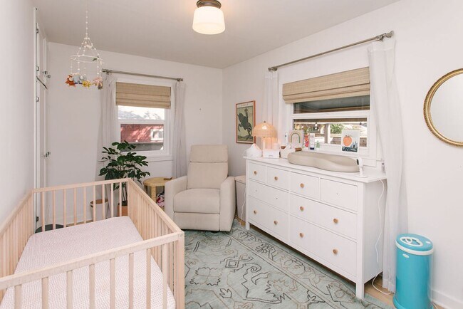Building Photo - One of a kind house with on-site laundry, ...