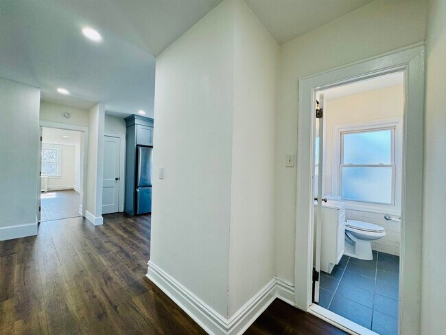 Building Photo - 69 W 39th St