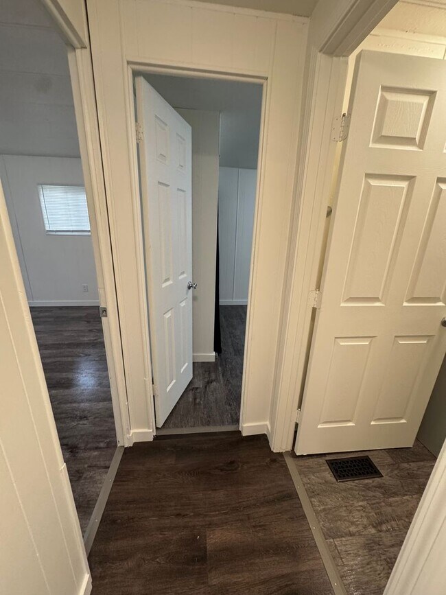 Building Photo - 2 BEDROOM 1 BATH MOBILE HOME FOR RENT