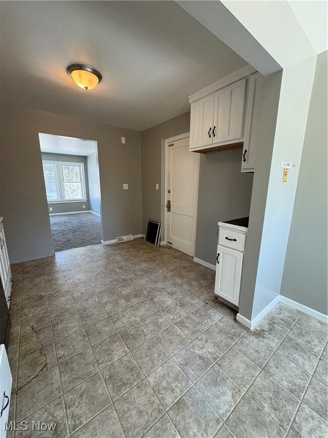 Building Photo - 18 N Richview Ave