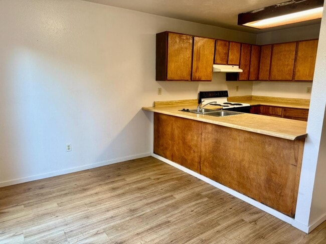 Building Photo - 505 NW D St