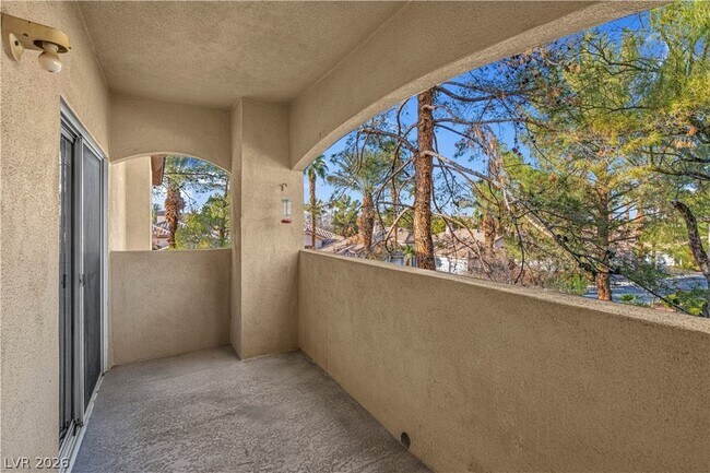 Building Photo - 2050 W Warm Springs Rd